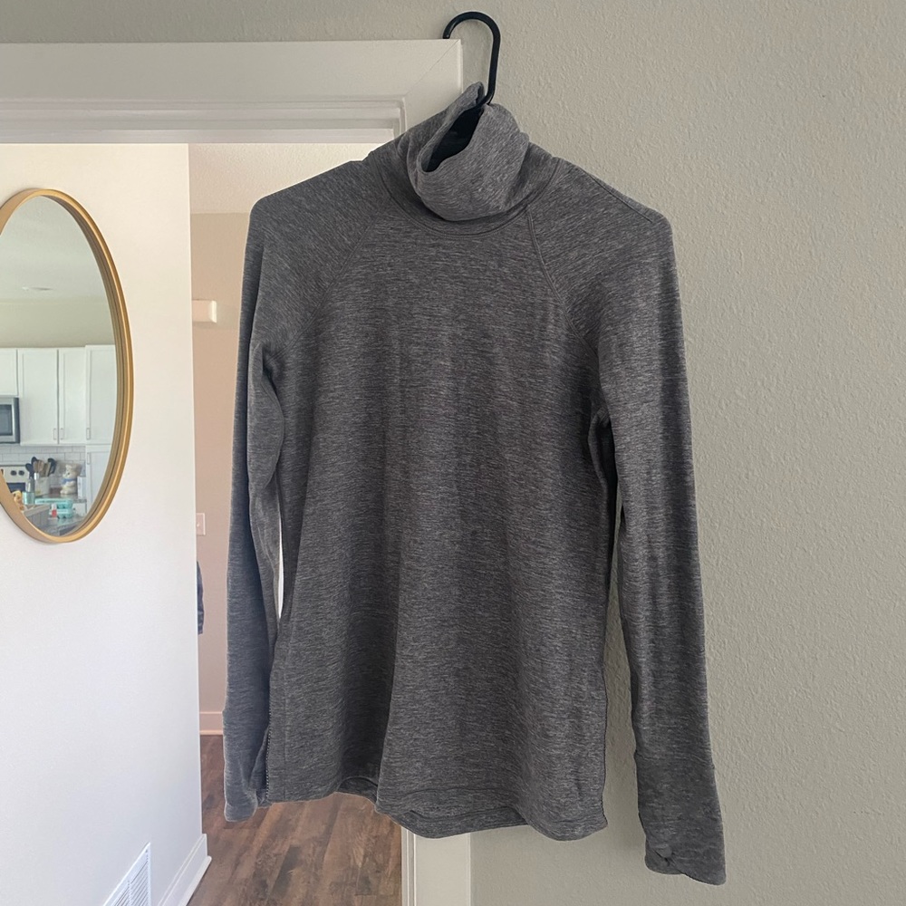 Lululemon size 4 turtleneck